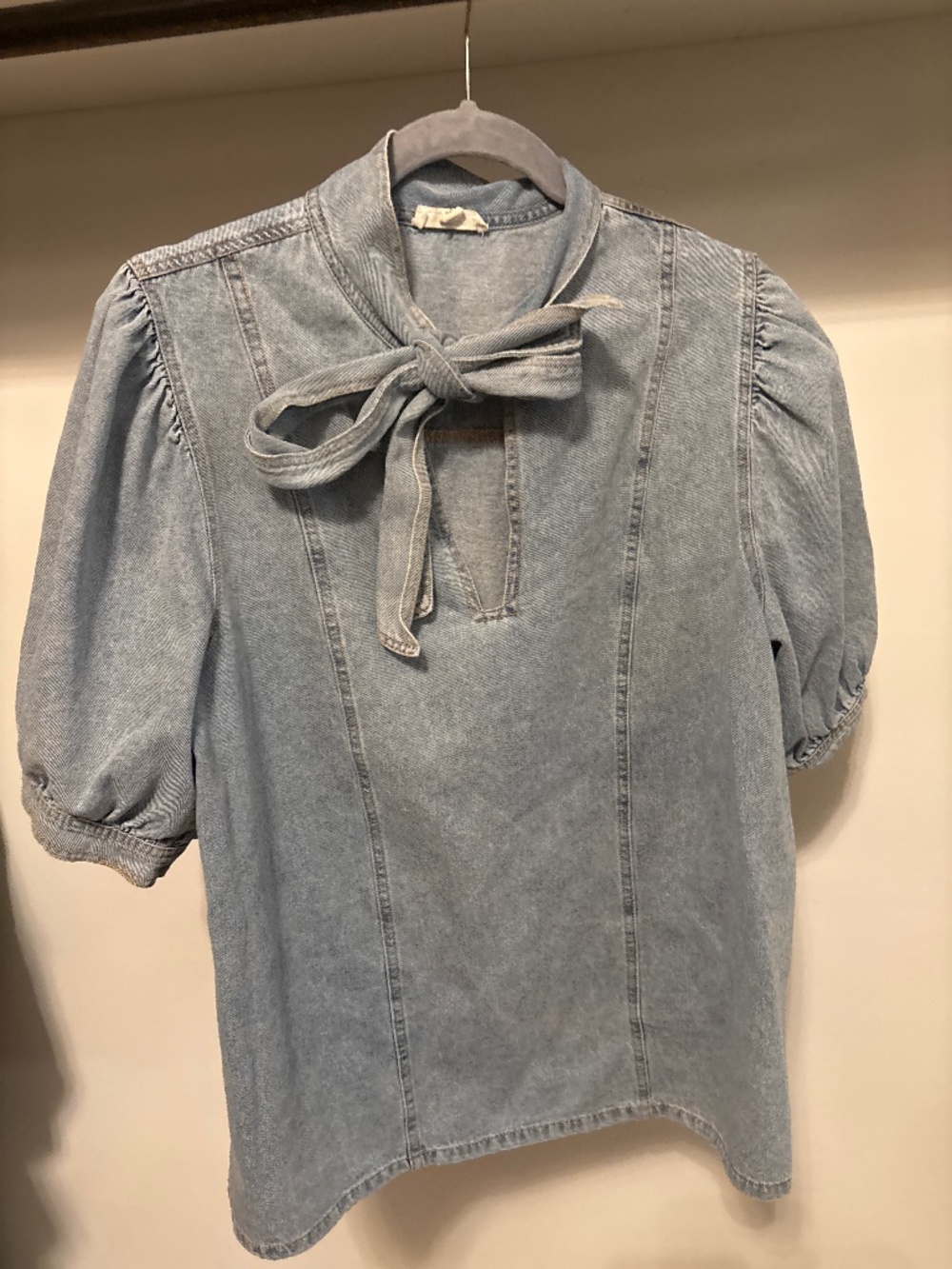 Entro denim short sleeve boutique top large